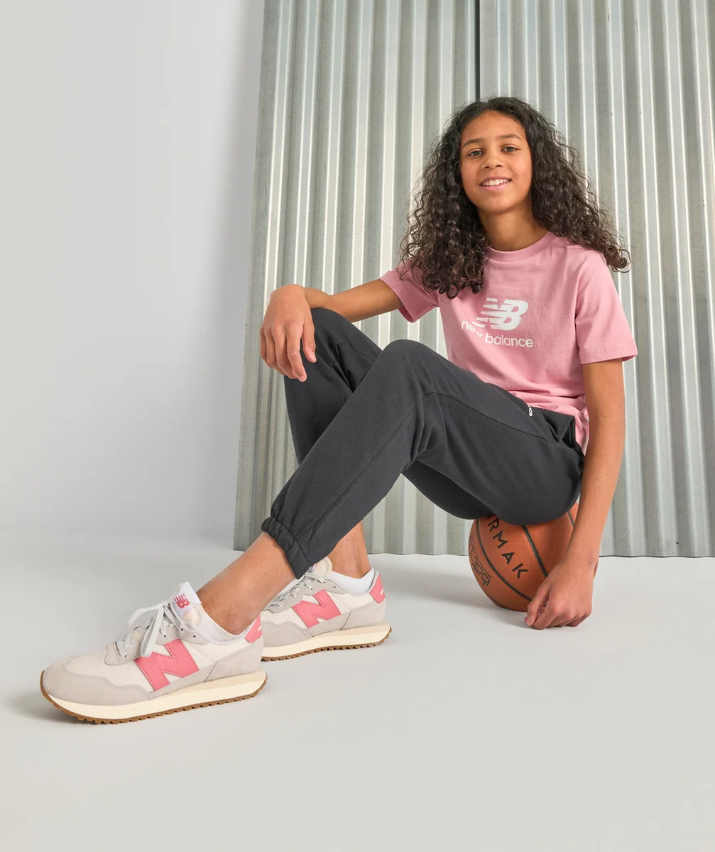 NEW BALANCET-SHIRT À MANCHES COURTES FILLE ROSE ESSENTIALS STACKED