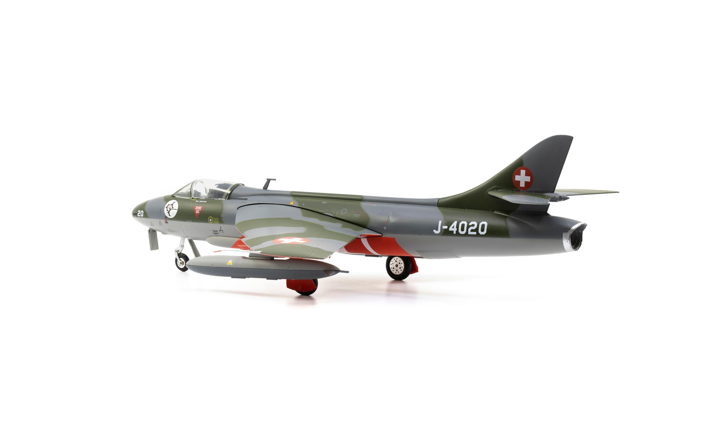 Hunter Mk58 J-4020 Patrouille Suisse 1:72Authentisches Modell der Patrouille Suisse Hunter