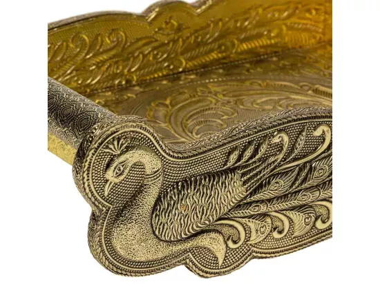 Plateau en métal repoussé doré 25x13x6h
