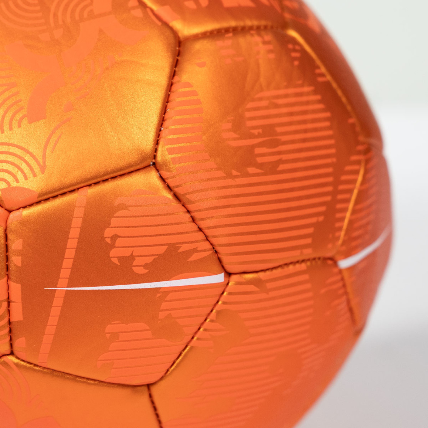 KNVB Metallic Voetbal Maat 5 Oranje Wit