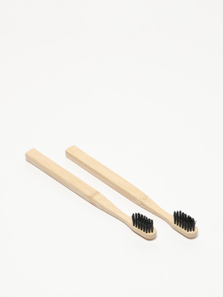 Conjunto de 2 escovas de dentes de madeira - Variadas