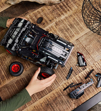 LEGO® Technic - Audi RS Q e-tron 42160 - 914 Teile