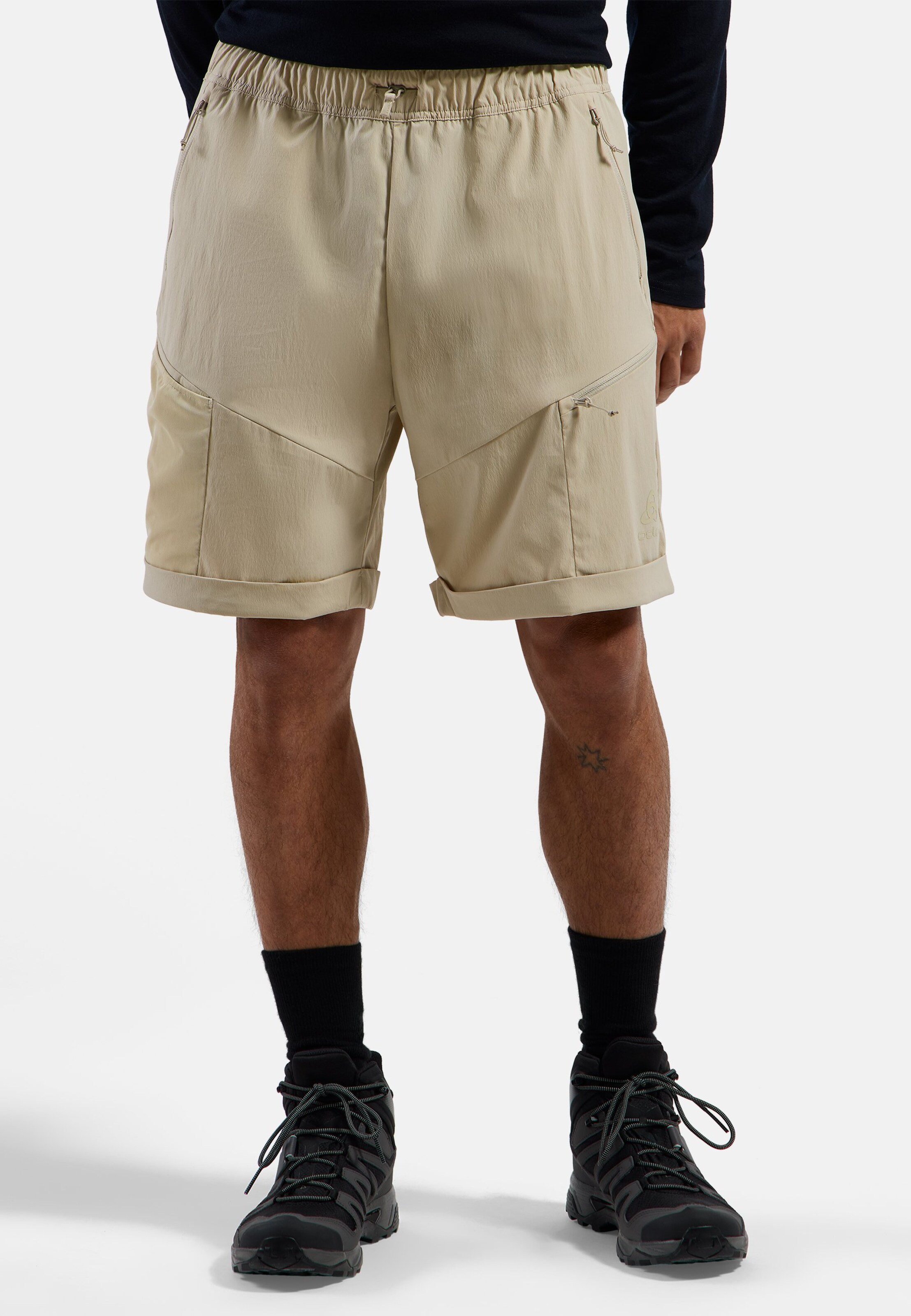 Essentials Cargoshorts in agate gray.