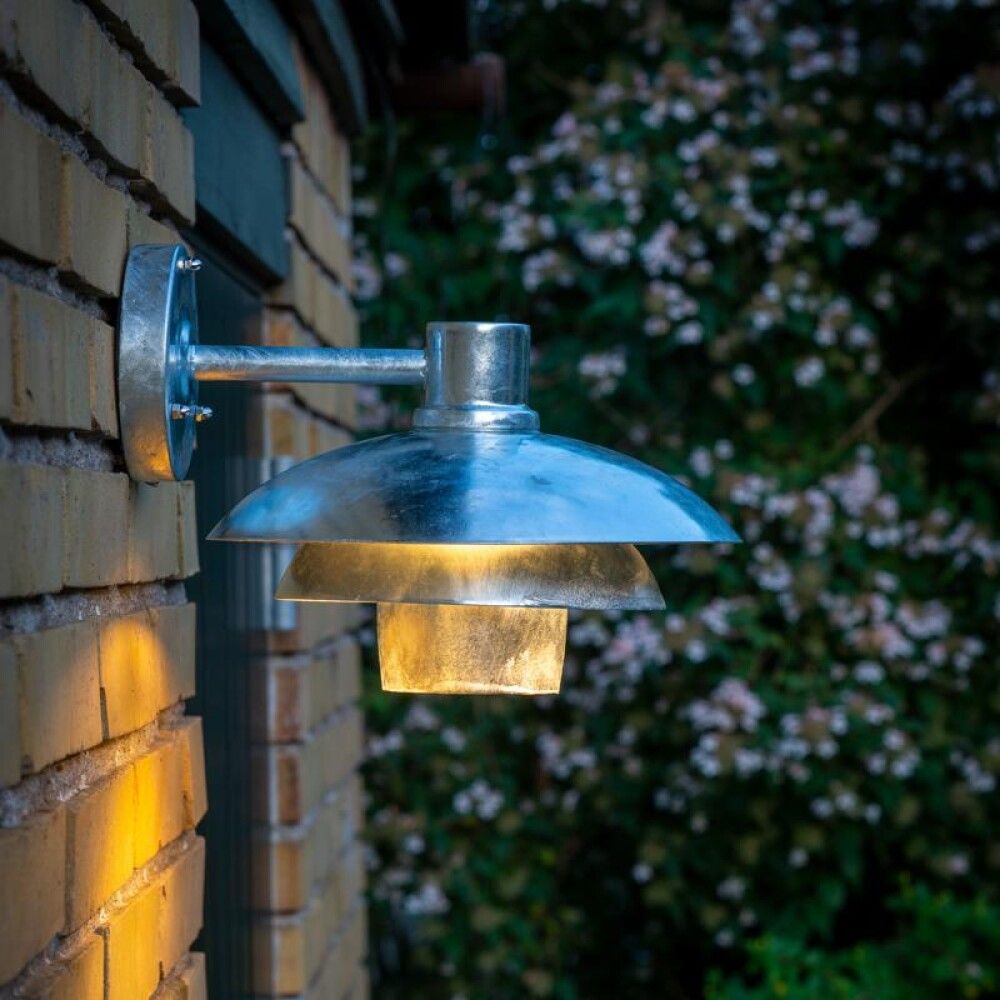 VEGGLAMPE DYBERG LARSEN MORPH 24CM GALVANISERT