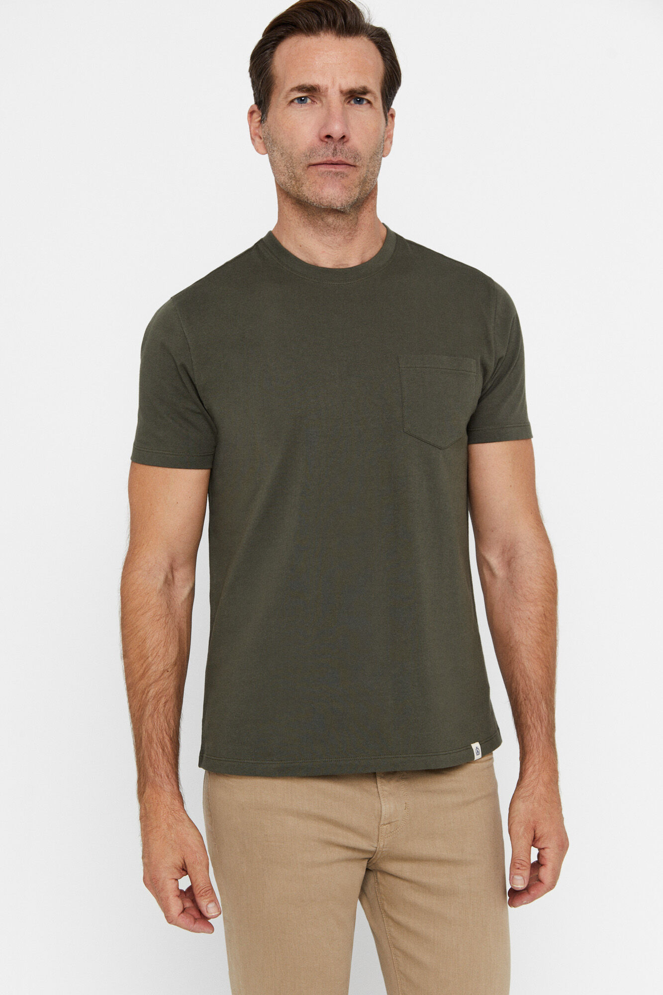 Camiseta básica com bolsos - Cáqui