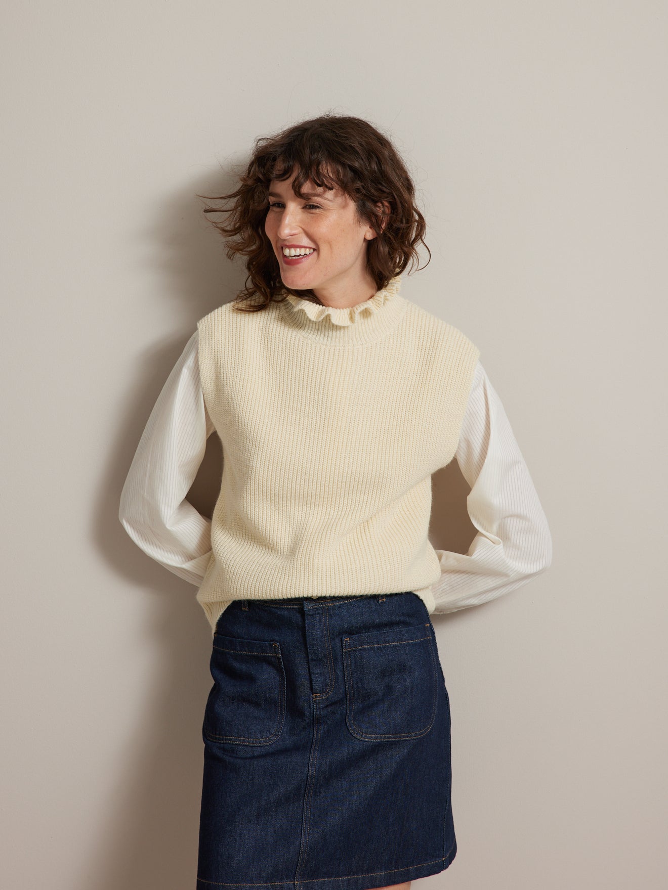 Pull sans manches col froufrou femme