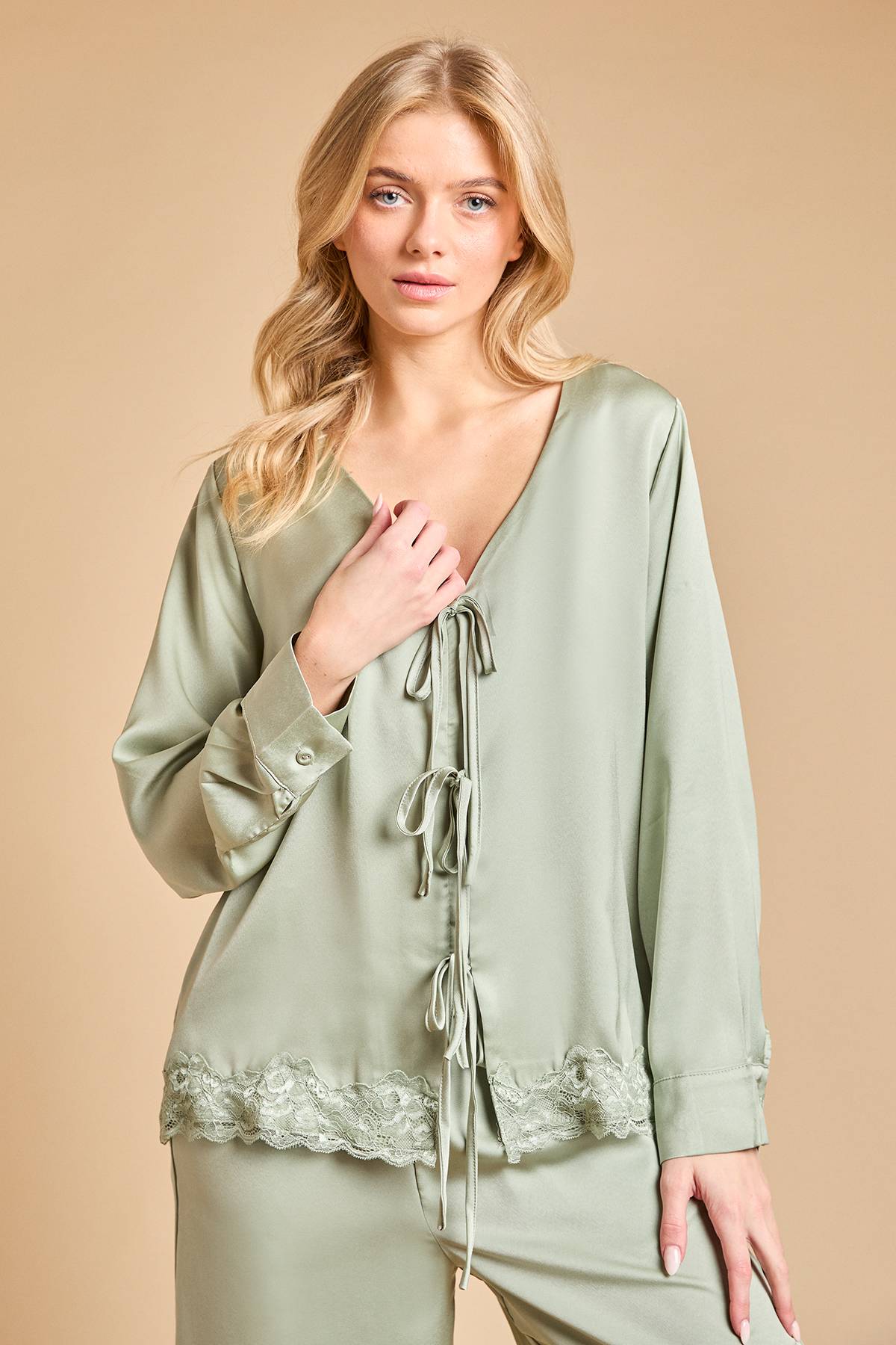 Oasis Ensemble Pyjama Satiné Coupe Large avec Bordure en Dentelle