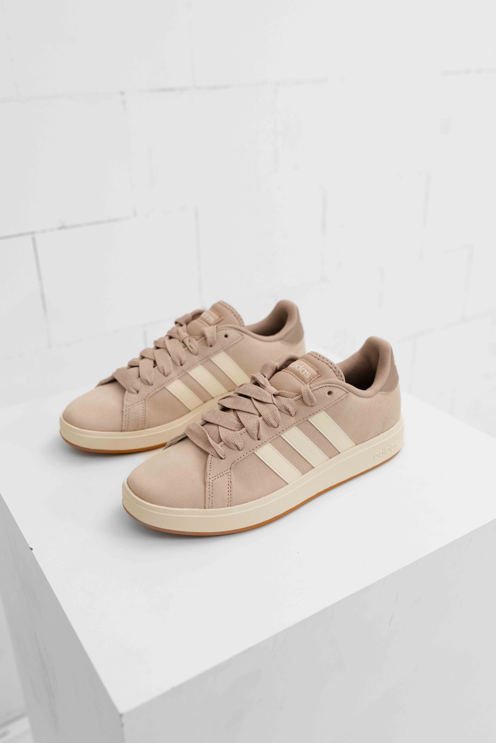 Adidas Grand Court Base 00s Sneakers Unisex Beige