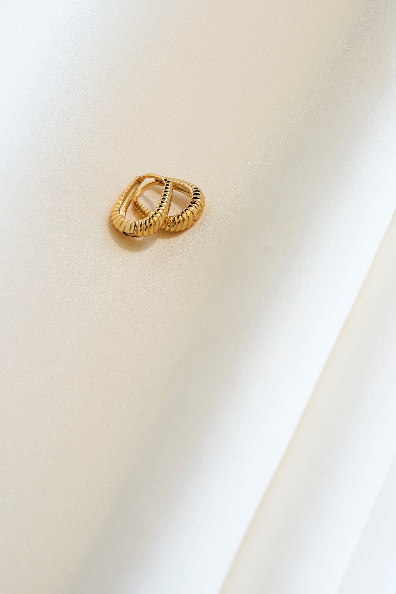 Andrea Øreringe | 925 sterling sølv/18k forgyldt. 15,4 x 10 x 3 mm. 2 stk. | Gold | & Copenhagen