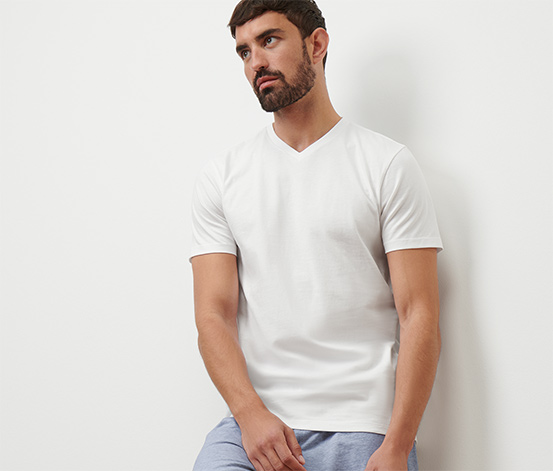 2 T-Shirts