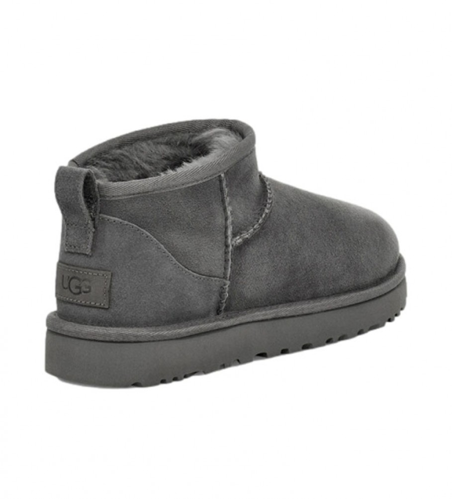 Botas de cano curto UGG Classic Ultra Mini em couro, cinza