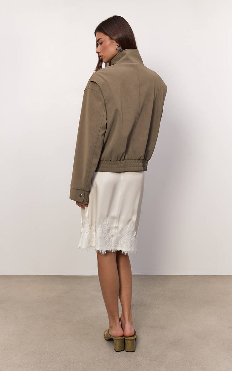 Butter Cream Jupe Midi En Satin Avec Détails En Dentelle
