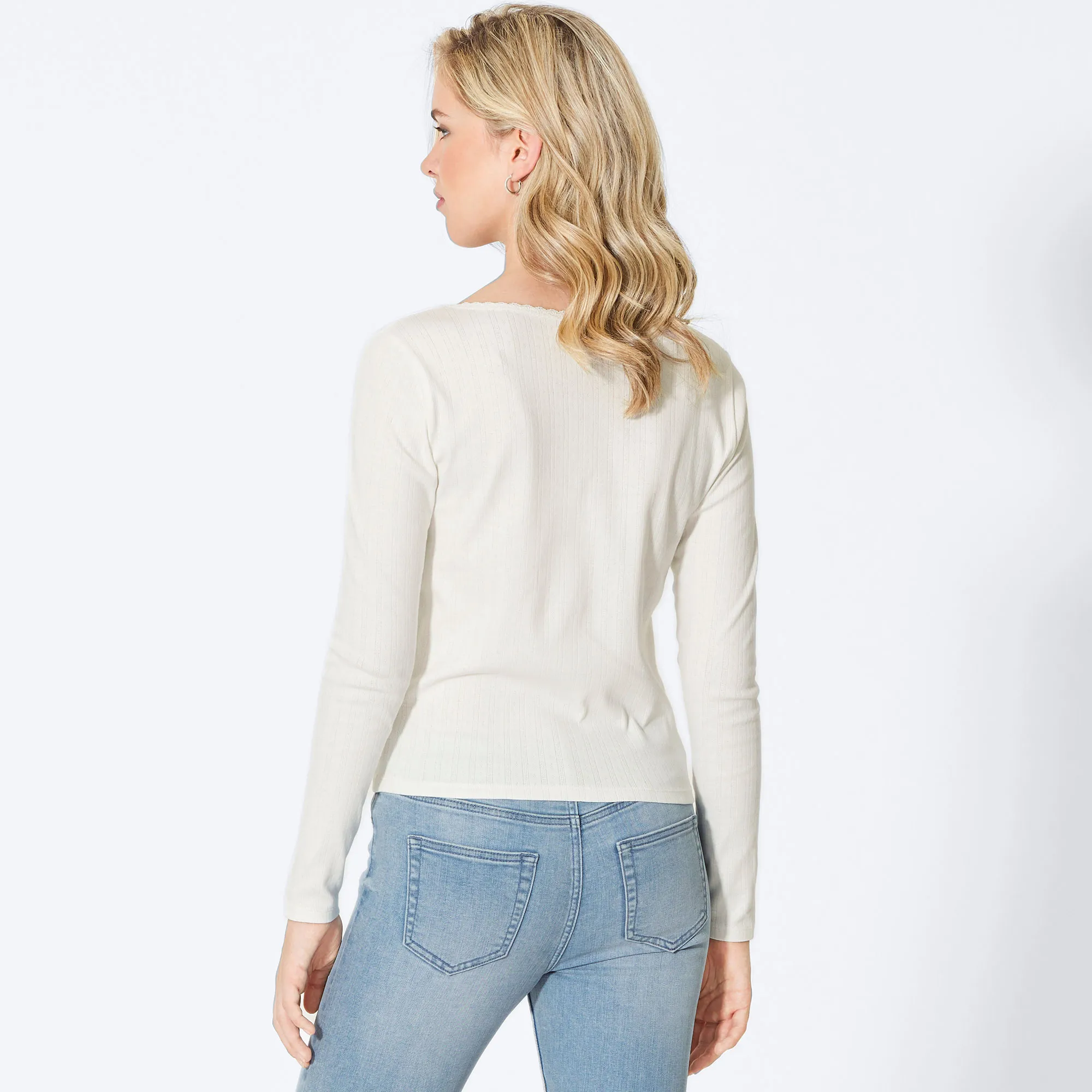 Damen-Shirt mit Spitze am Ausschnitt