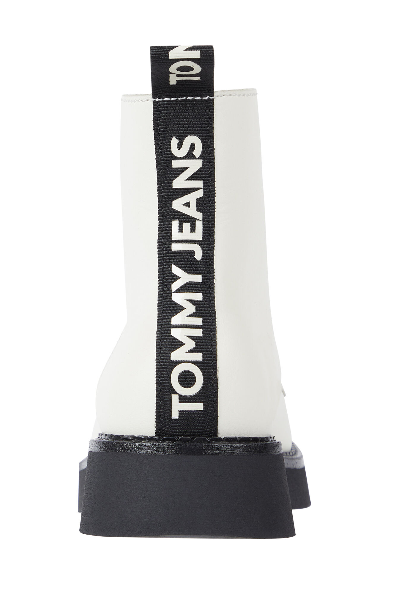 Bota feminina Tommy Jeans com cadarços e fita na parte de trás.