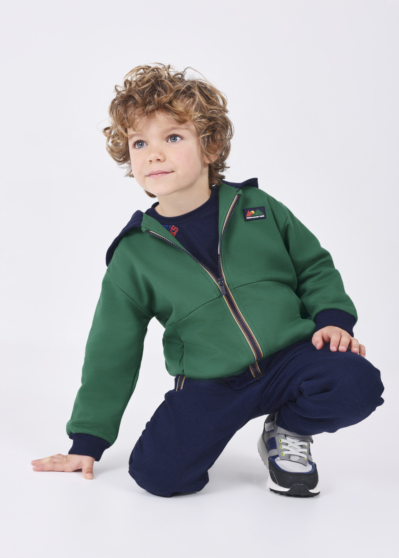 Conjunto de treino listrado de duas peças para meninos
