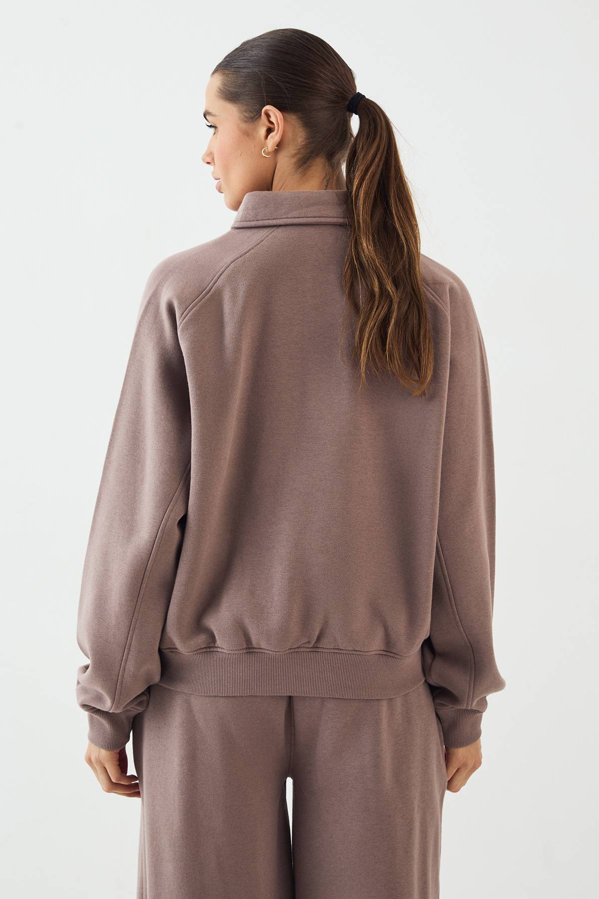 Sweat-shirt Rugby à Col et Coutures Raglan DSGN Studio