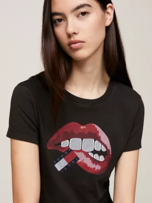 Camiseta cropped de malha lavada e modelagem slim.
