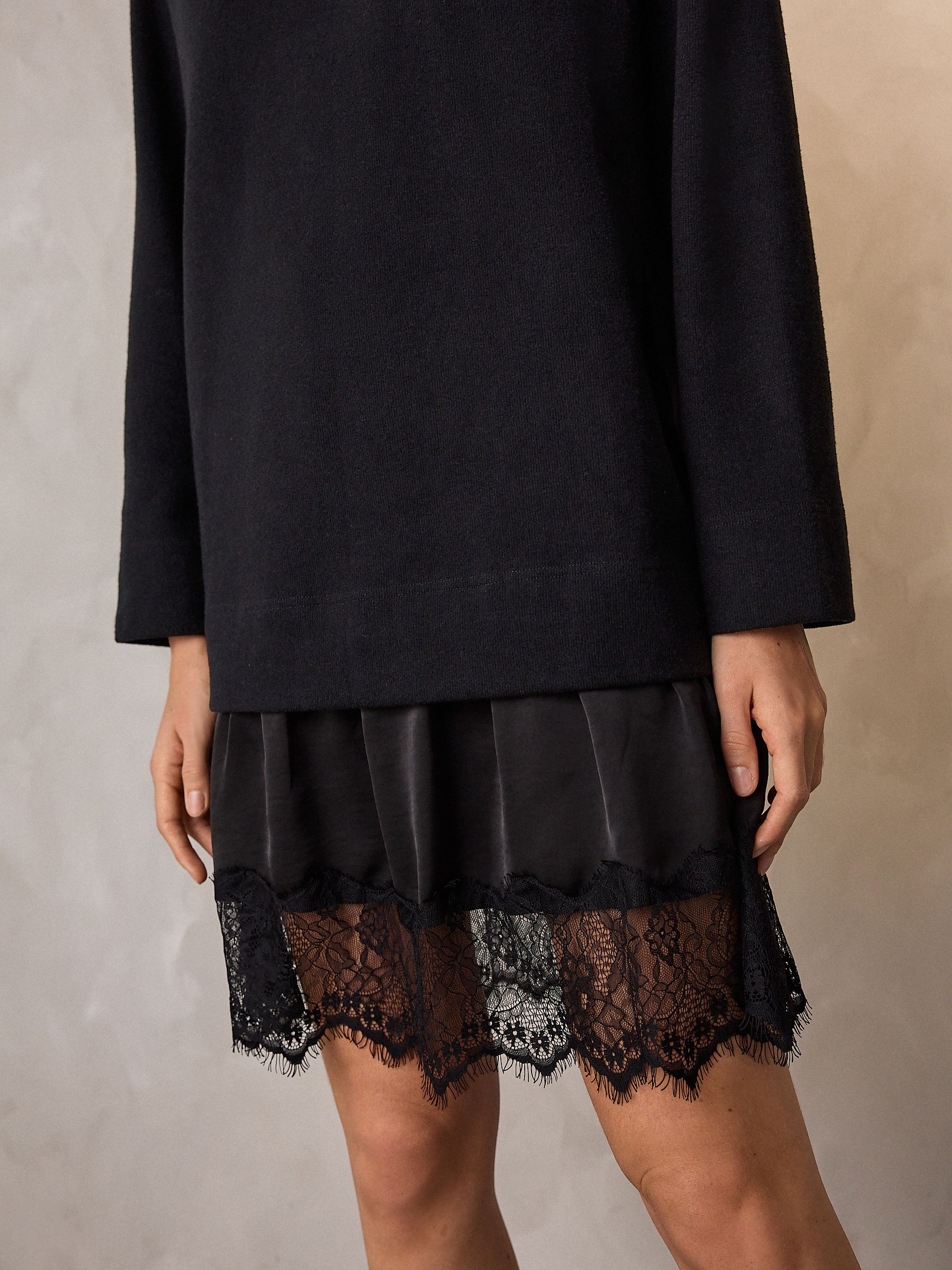 Zwart - 2-In-1 Soft Touch Jumper Lace Skirt