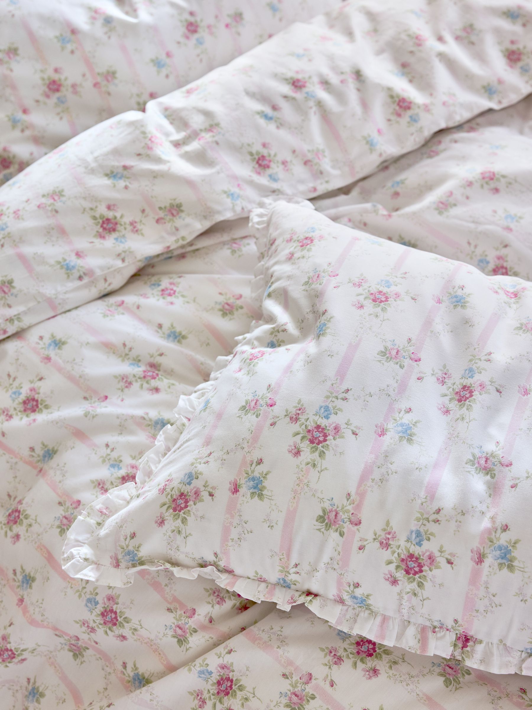 Shabby Chic by Rachel Ashwell® petite ruche dekbedovertrek en kussensloopset