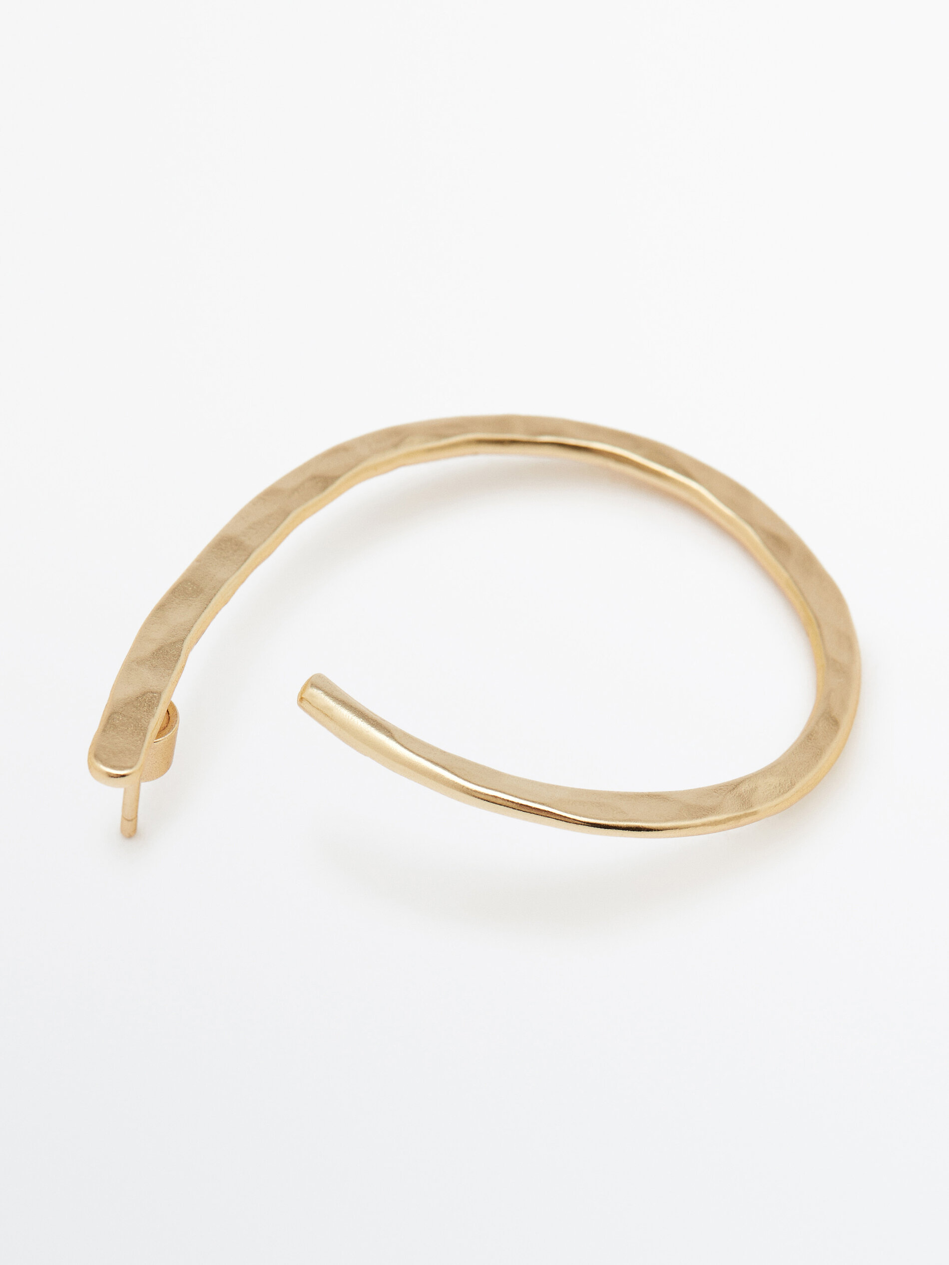 Brincos de argola oval com textura banhada a ouro - DOURADO