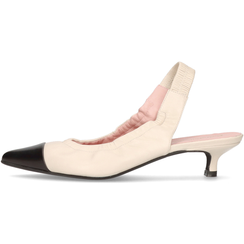 Pretty Ballerinas - Kendall Marrón