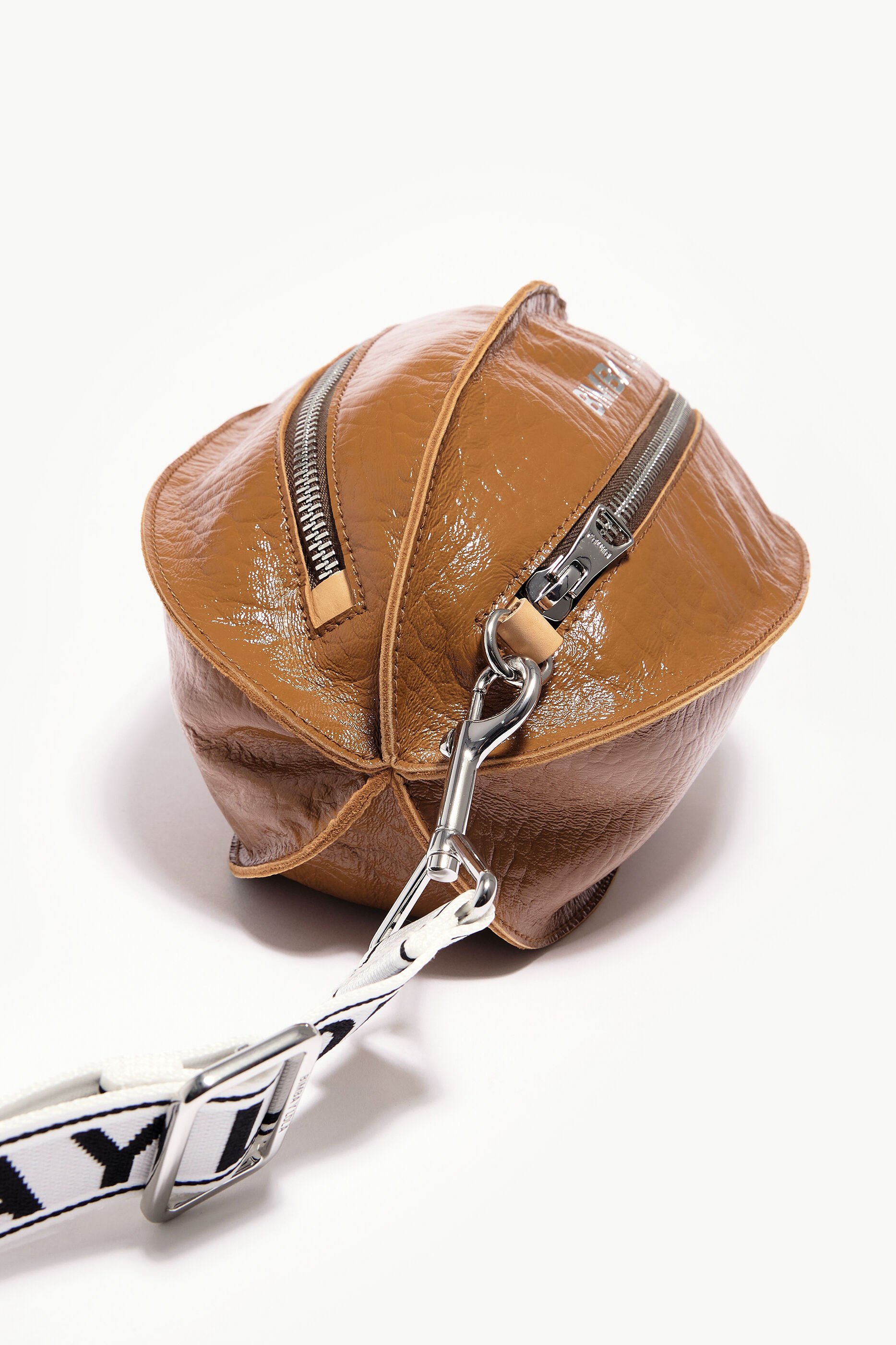 Bolsa grande de couro marrom para bolas