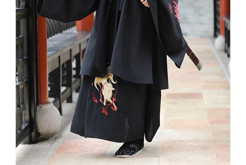 Girls Supply - Traditionele Chinese lange mouwen geborduurde gewaad / top / maxi-rok / accessoire / set