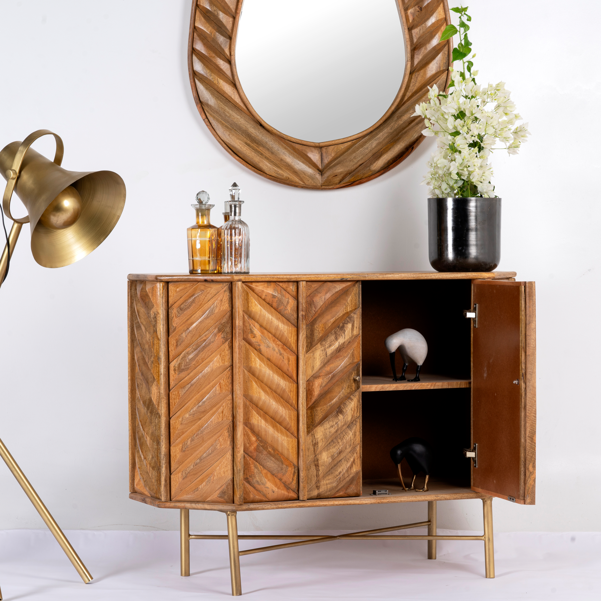 Dressoir Jayapal #1