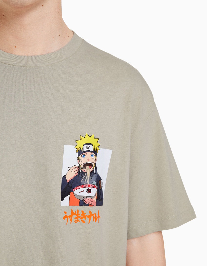 Camiseta de manga curta com estampa Naruto e modelagem quadrada