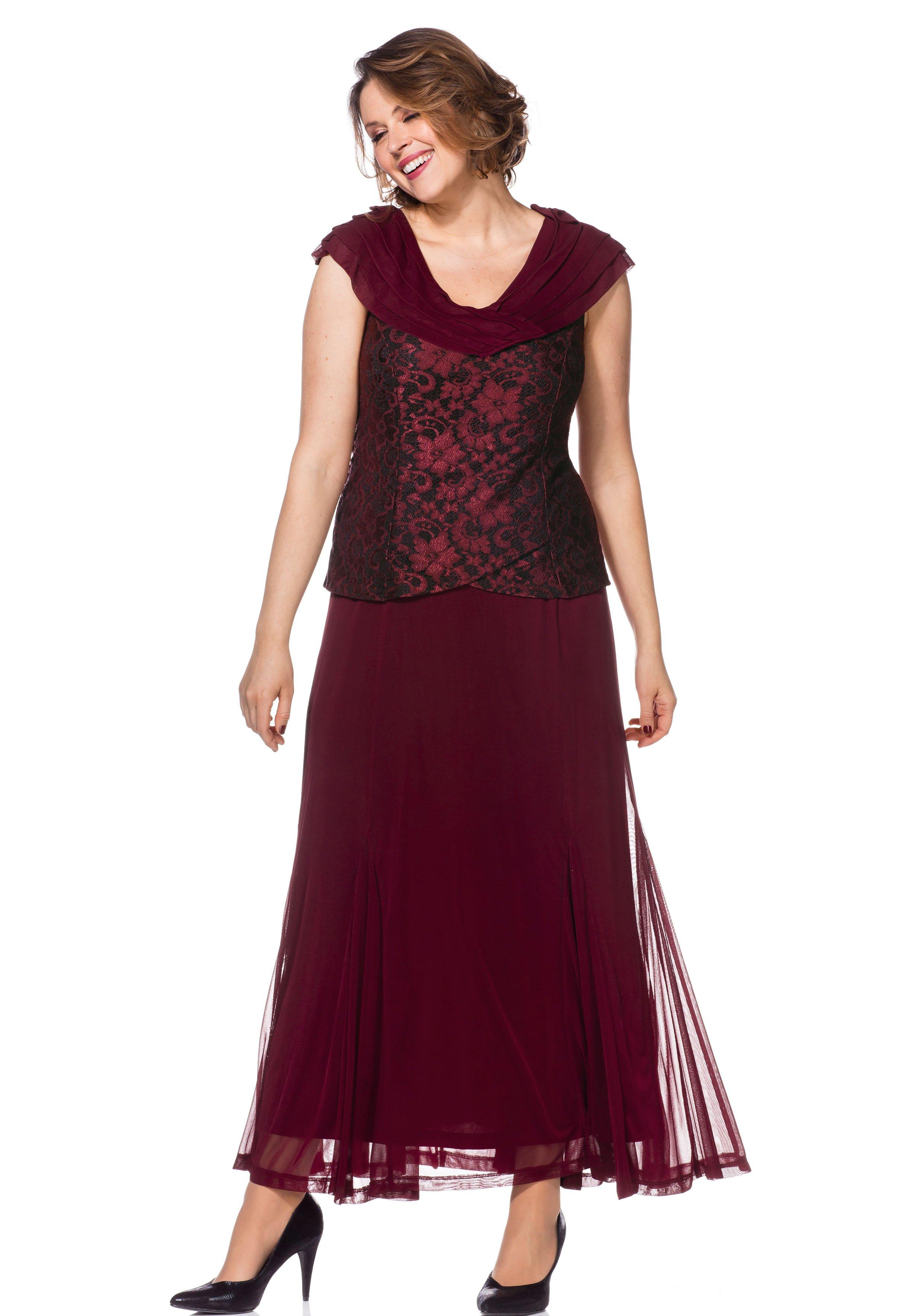 Abendkleid mit Godetfalten und Spitze