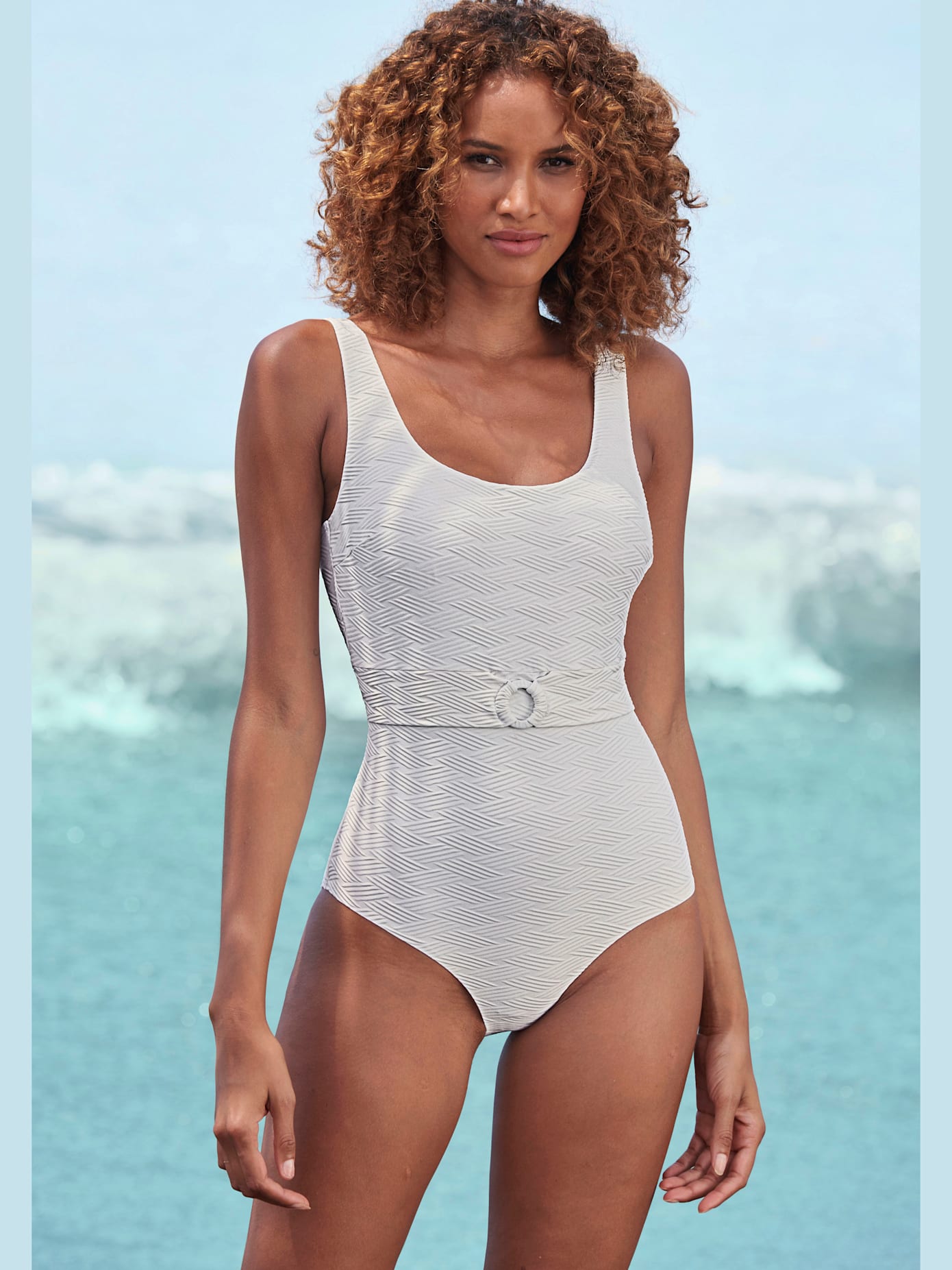 Maillot de bain matière structurée aux couleurs tendances