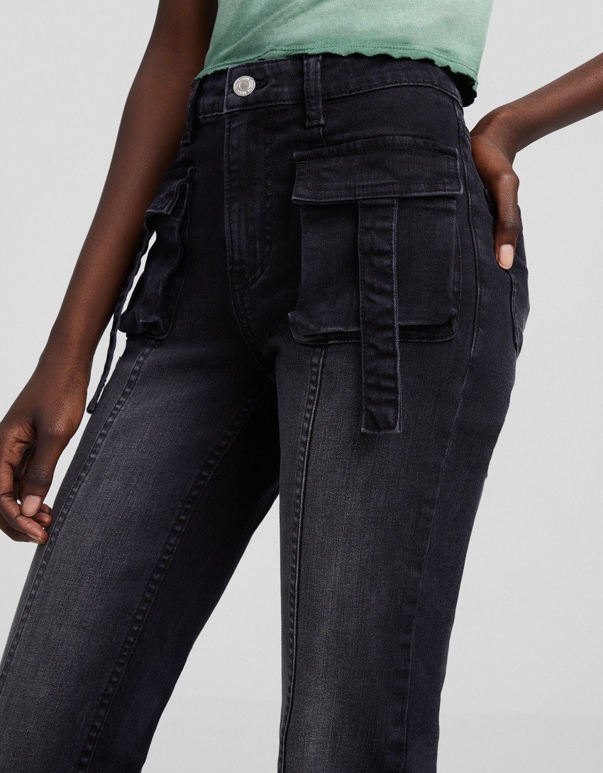 calça cargo boca de sino