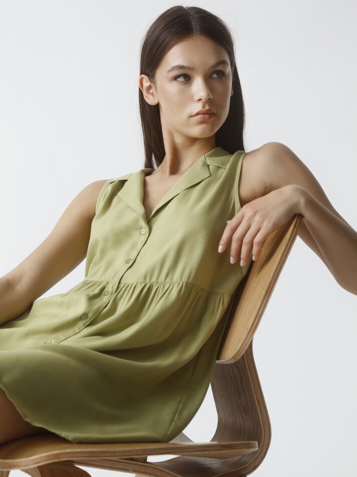 Vestido curto sem mangas - Verde claro