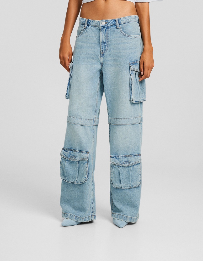 Calça cargo com vários bolsos