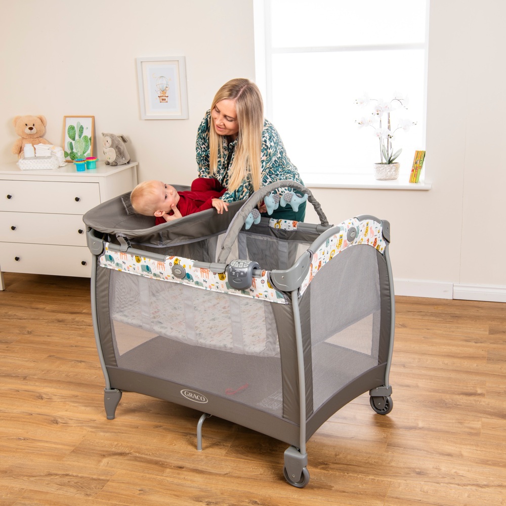Graco Classic Contour Electra Reisebett mit Babywanne und Wickelaufsatz