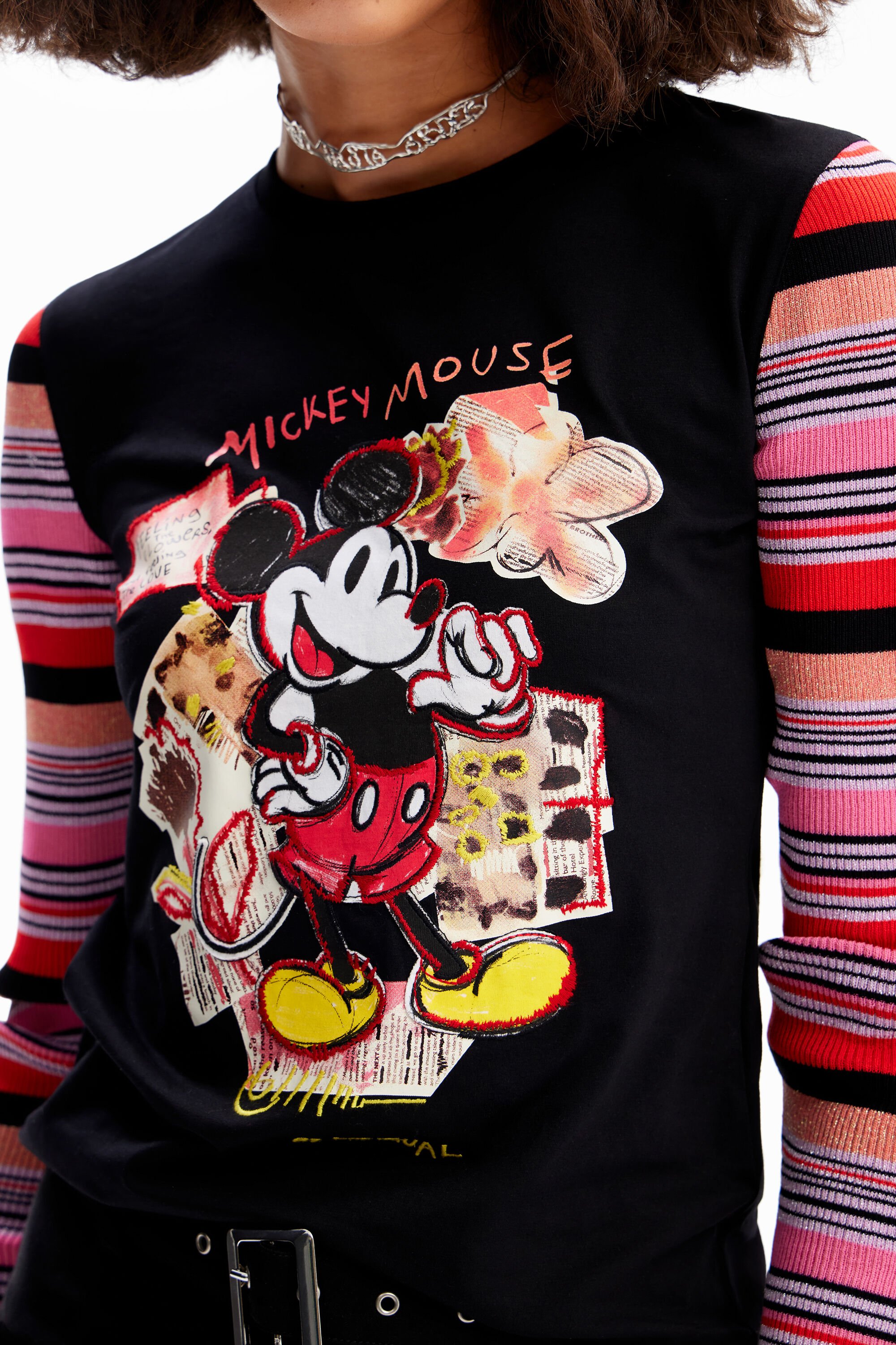camiseta com patch do Mickey Mouse