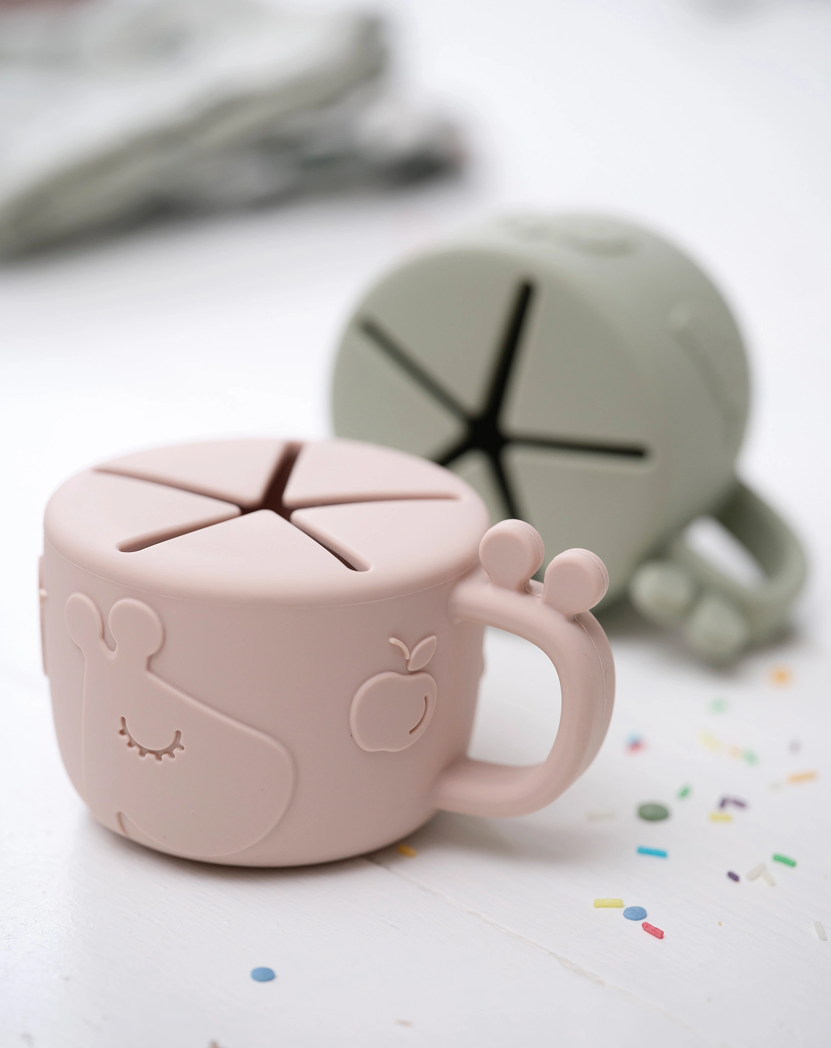 Silikon-Snackbecher PEEKABOO - RAFFI in rosa