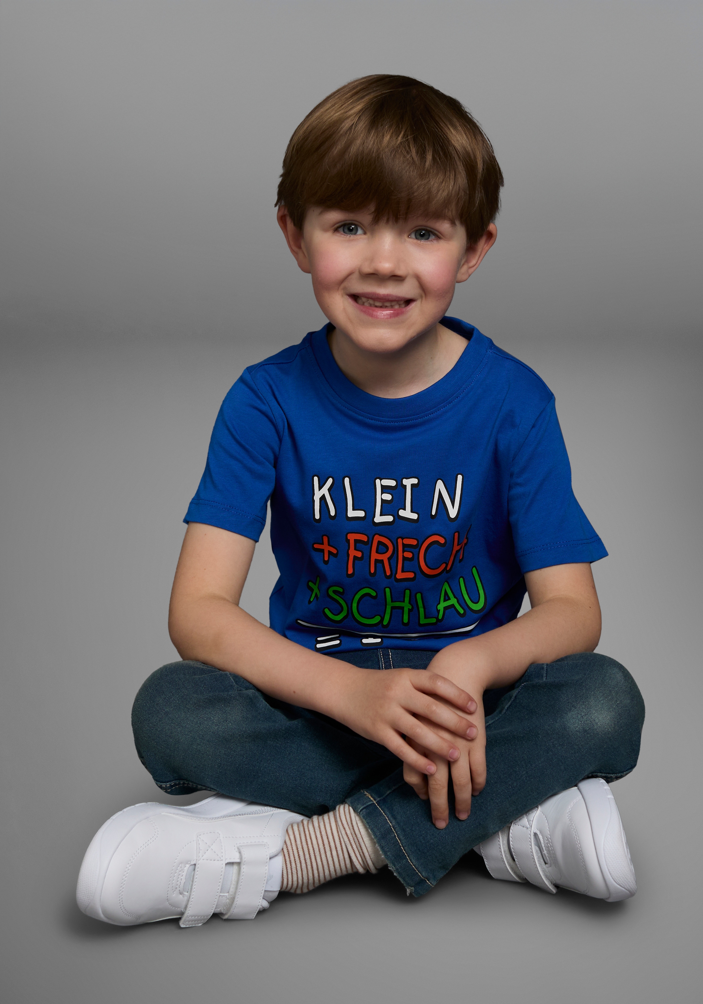 KIDSWORLD T-Shirt »Mit Spruch: KLEIN+FRECH+SCHLAU...«, Kurzarm,  Basic-Passform,  bedruckt,  Rundhalsausschnitt