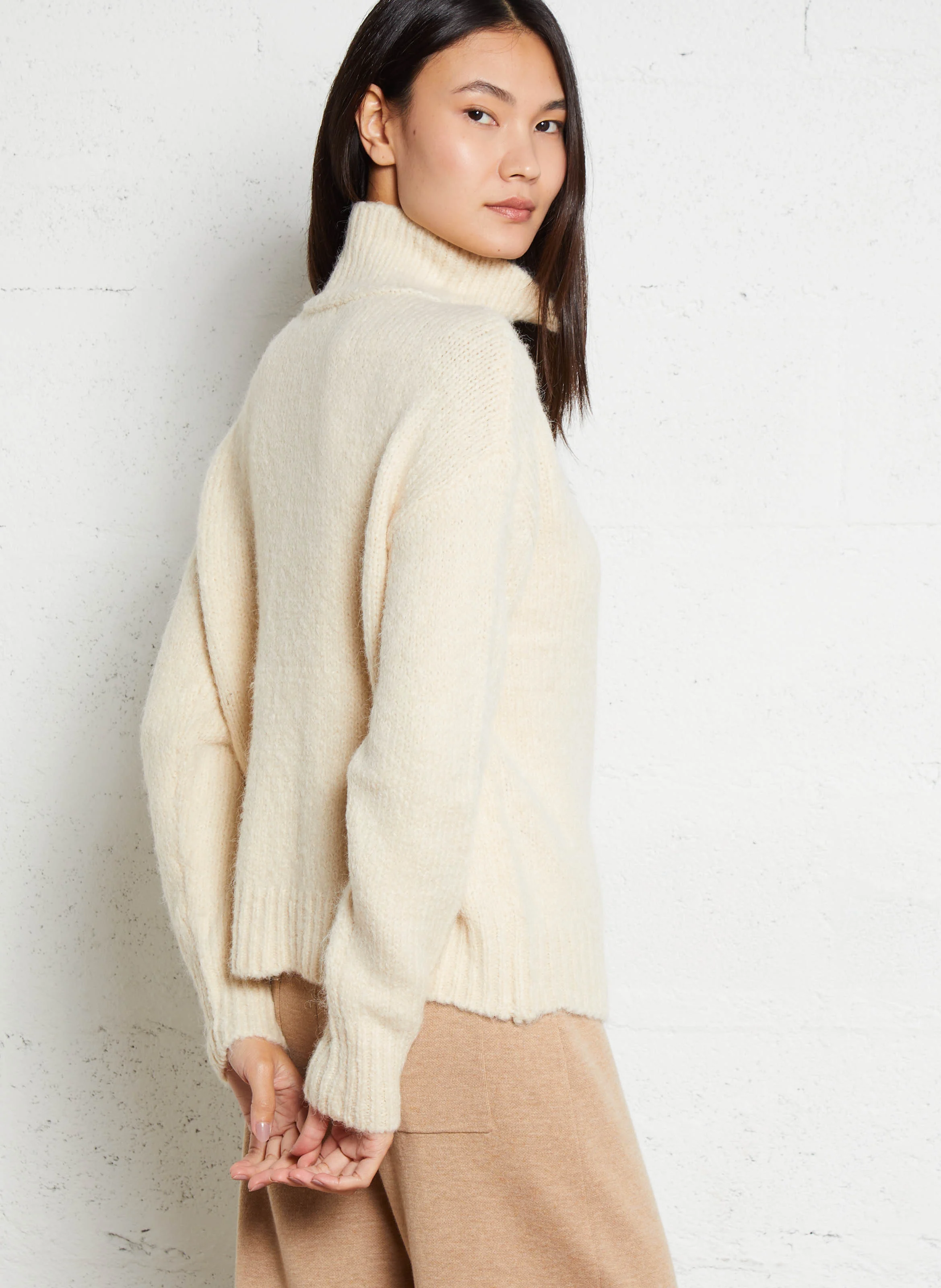 Pull droit à col montant zippé | Beige