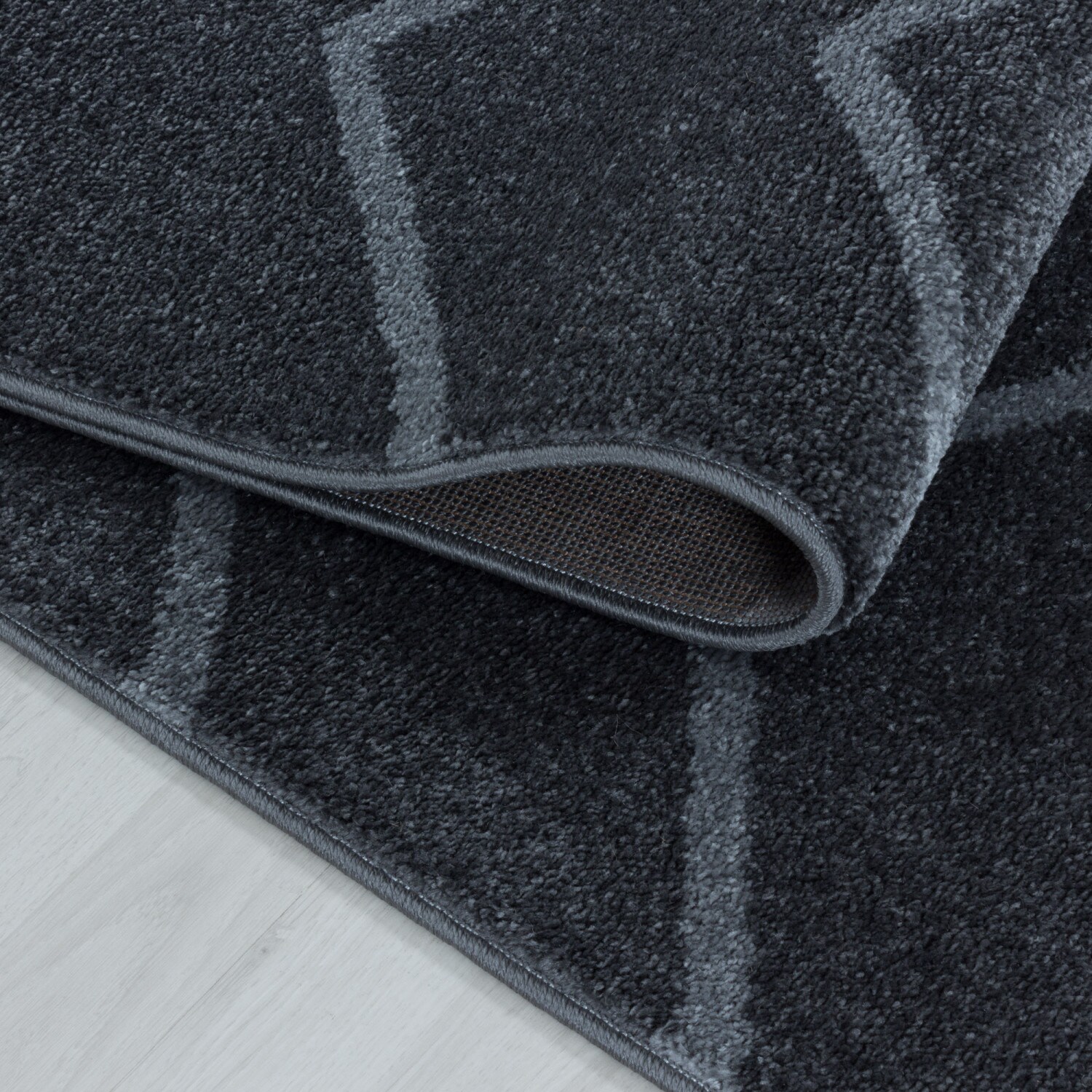 Stilvoller Designer Teppich: Modernes Kurzflor-Zick-Zack Design, Wohnzimmer