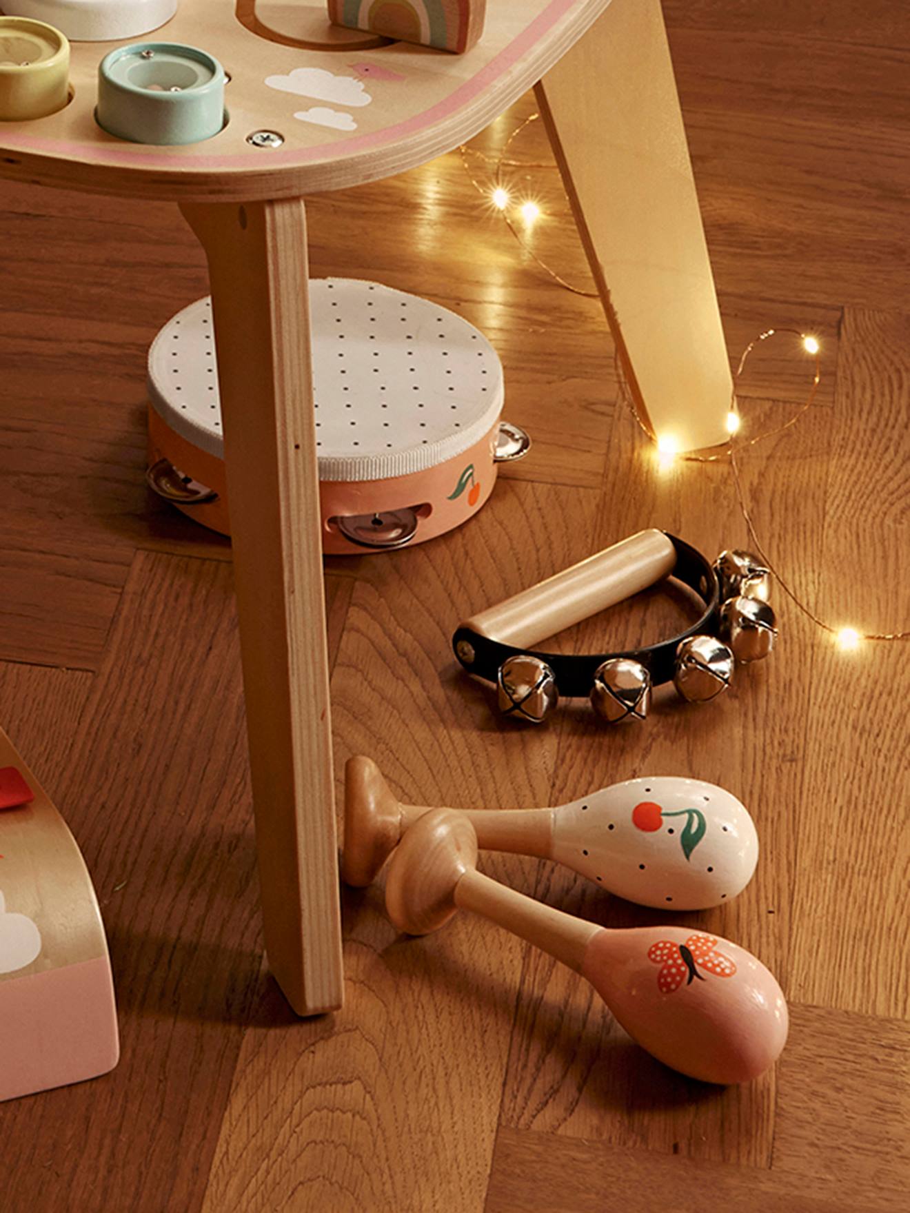Kit multicolorido de maracas, pandeiro e sinos de madeira com certificação FSC®