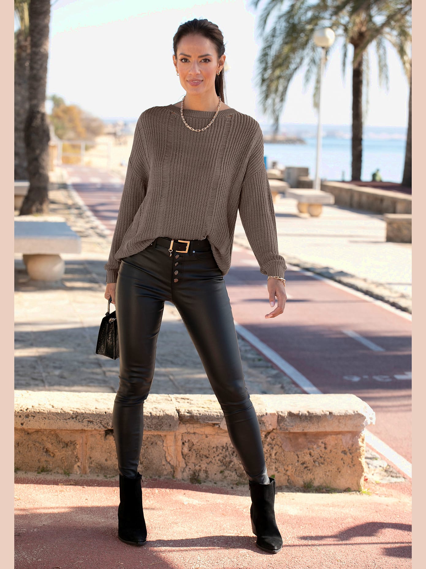 Pull en tricot large encolure ronde