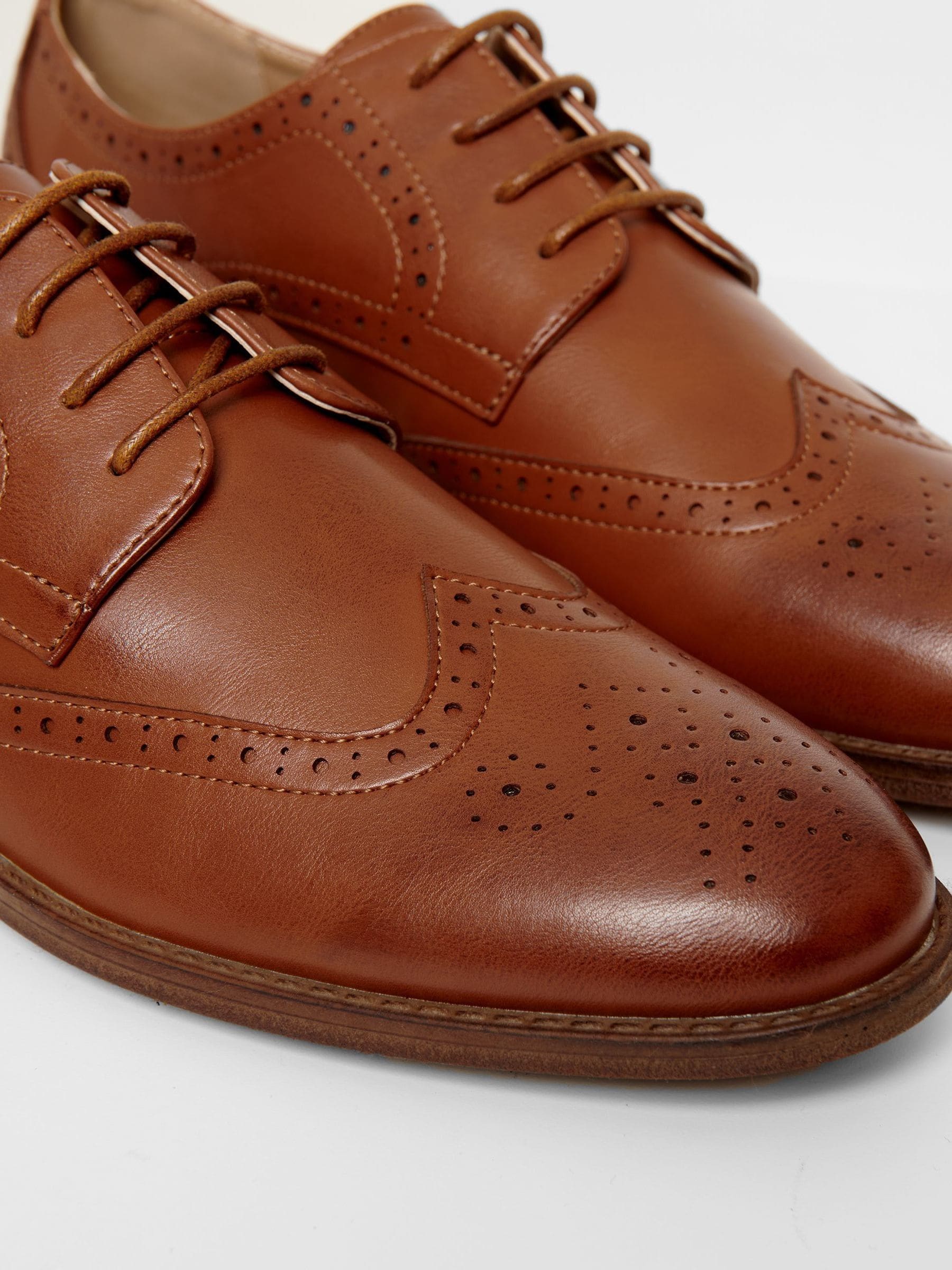 Bruin - Threadbare - Imitatieleren brogues