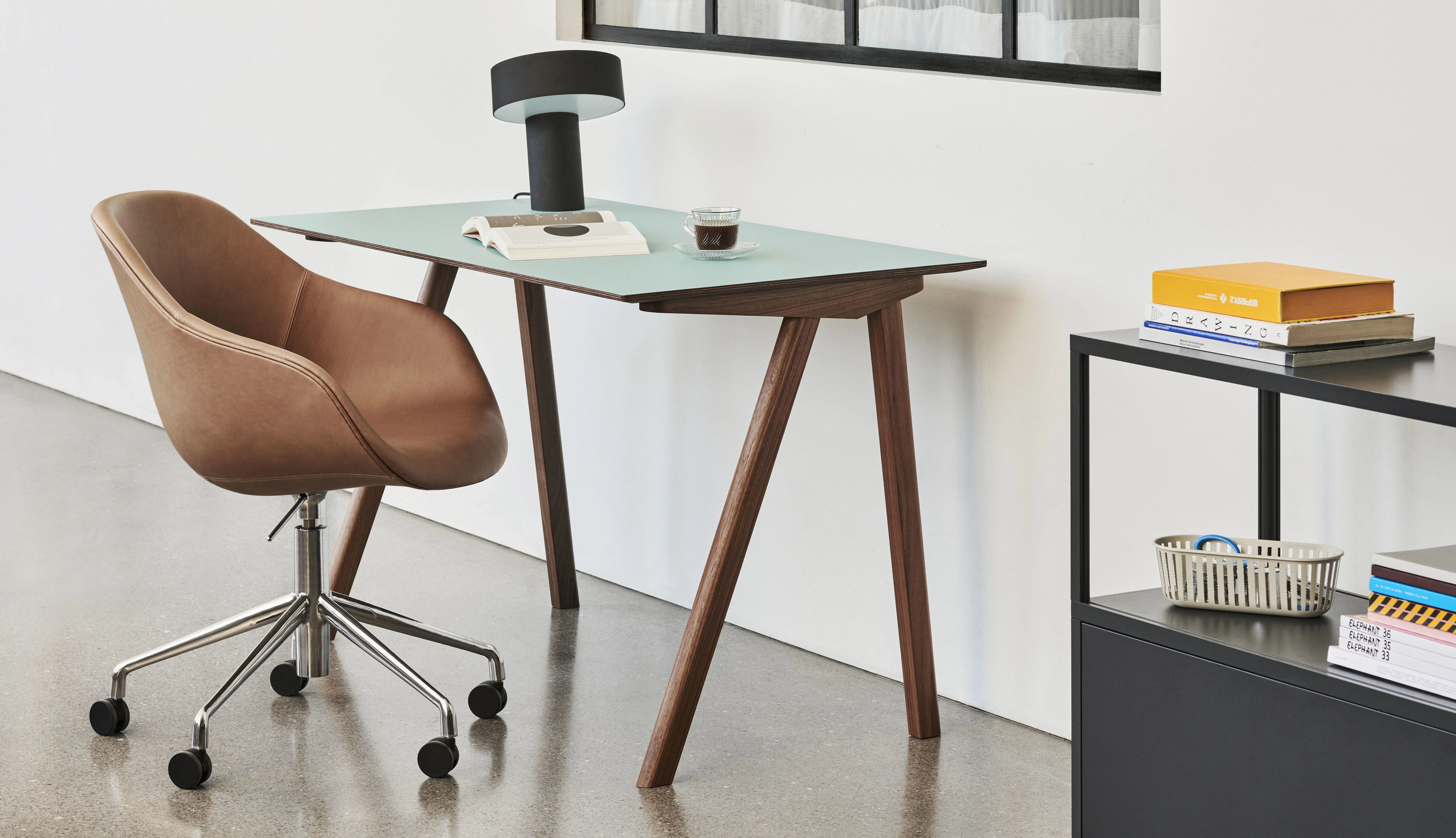 SLANT - Lampe de table métal | Noir