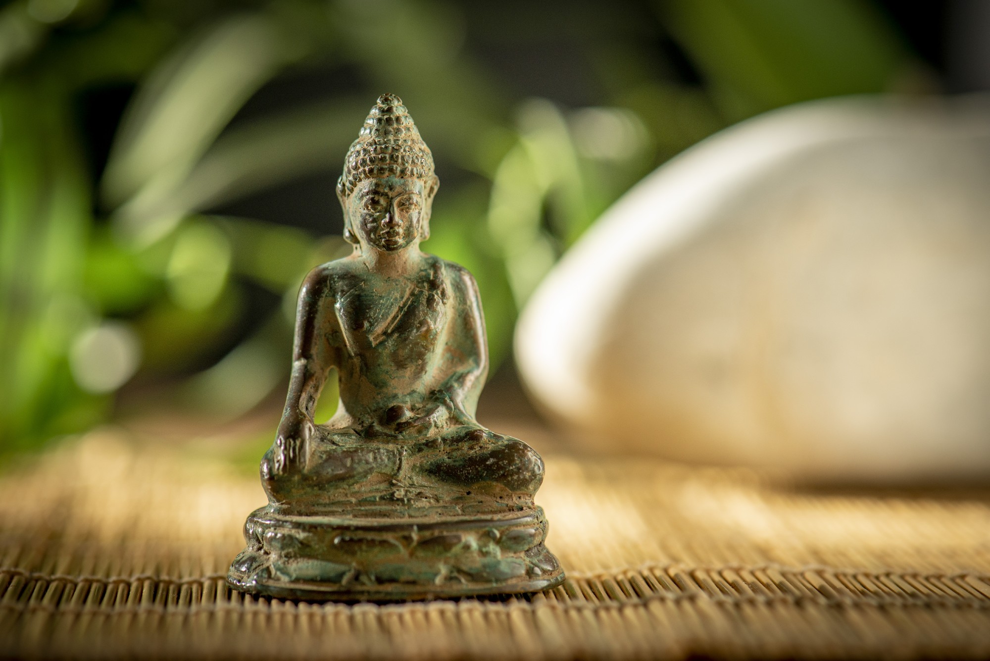 Figur 'sitzender Buddha', antik grün, H 6 cm, B 4 cm, L 3 cm von fischer's lagerhaus