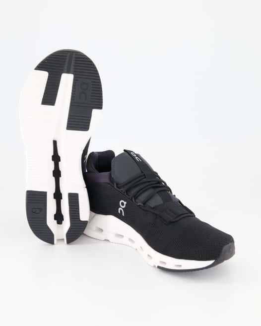 ON Running Cloudnova Sportschuhe in Schwarz