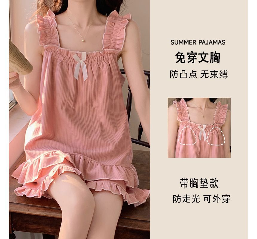 Dazzli - Pyjamaset: Gewatteerde top met strik en ruches + shorts