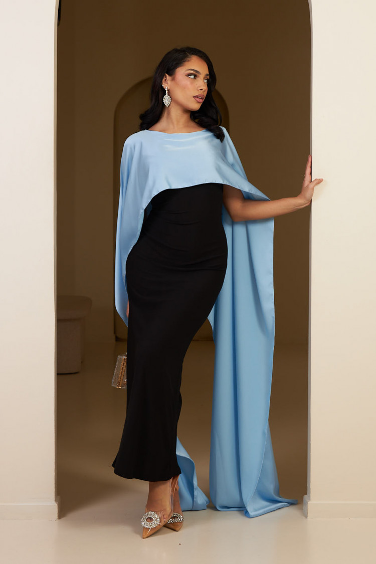 Robe noir ample satinée à empiècement voile bleu ciel