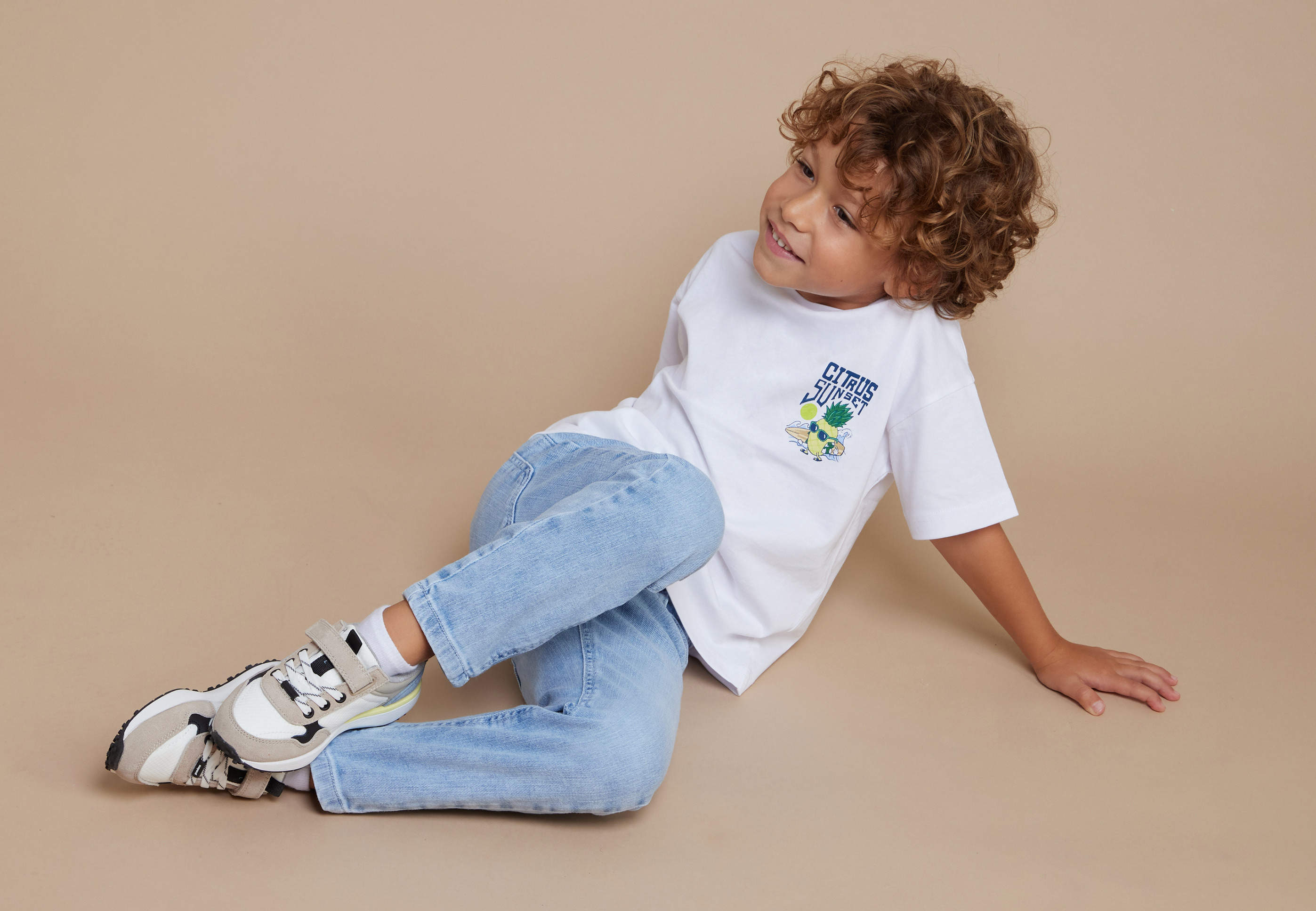 Calça jeans infantil Better Cotton, corte regular, cinza escuro.