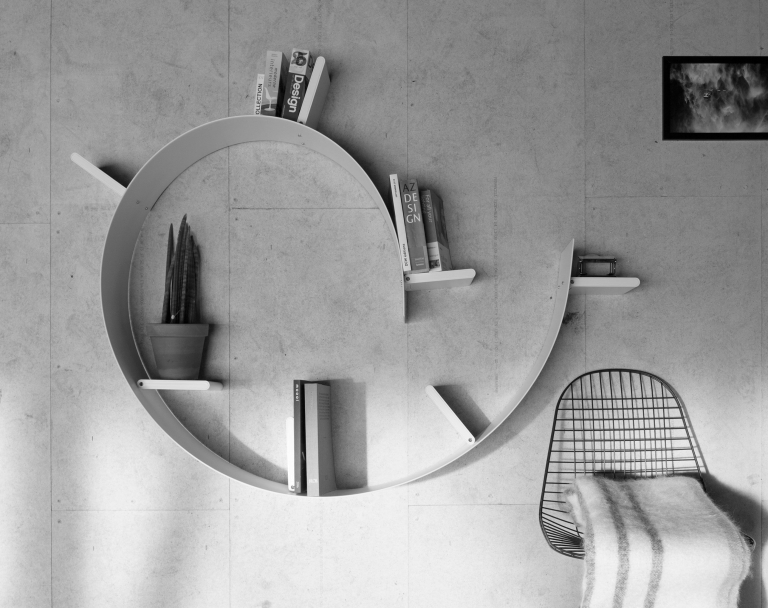 Kartell Bookworm wandplank 7 boeksteunen zwart doorzichtig